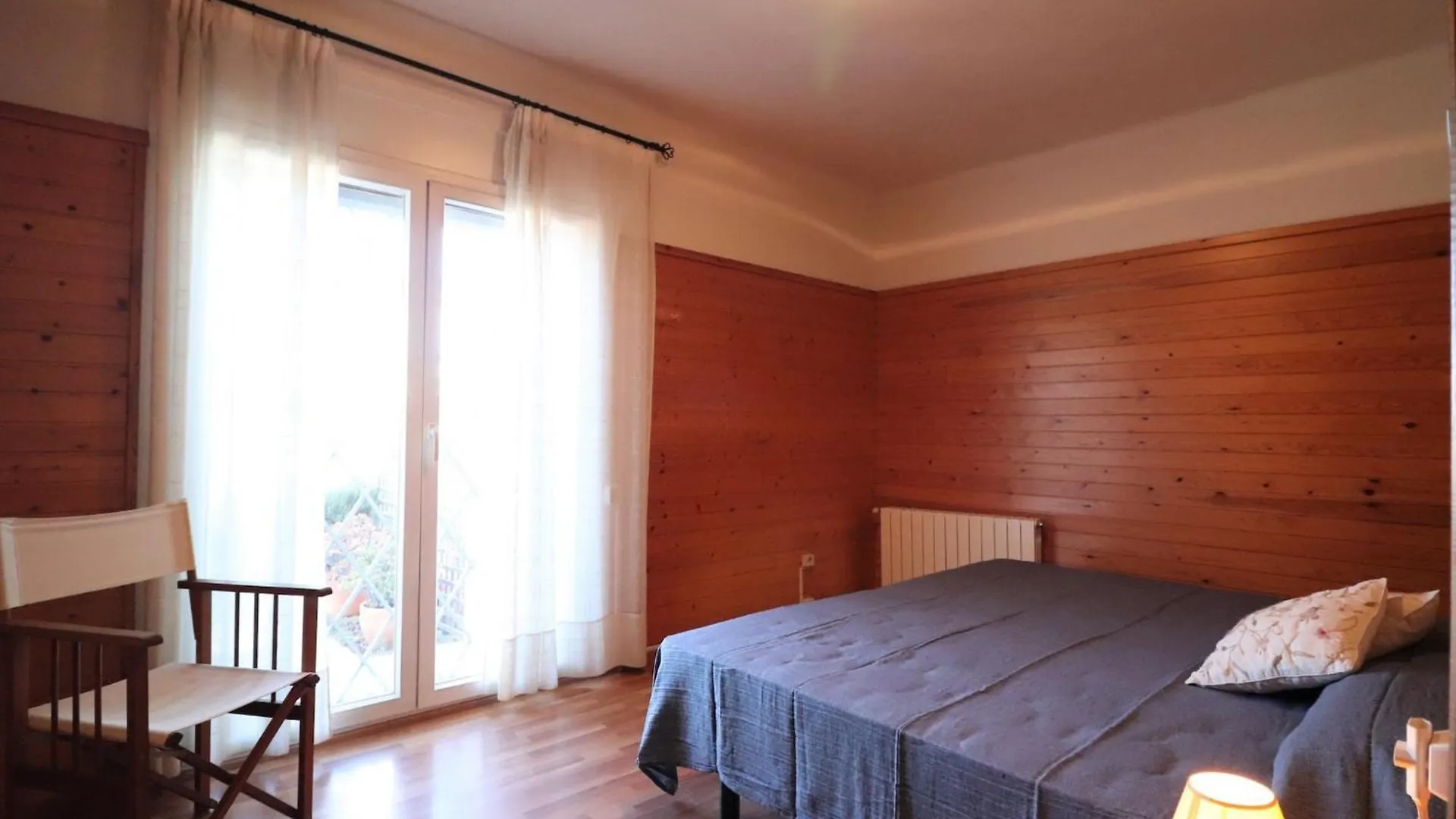 Apartment With Terrace Montjoi 0*,  Espanha