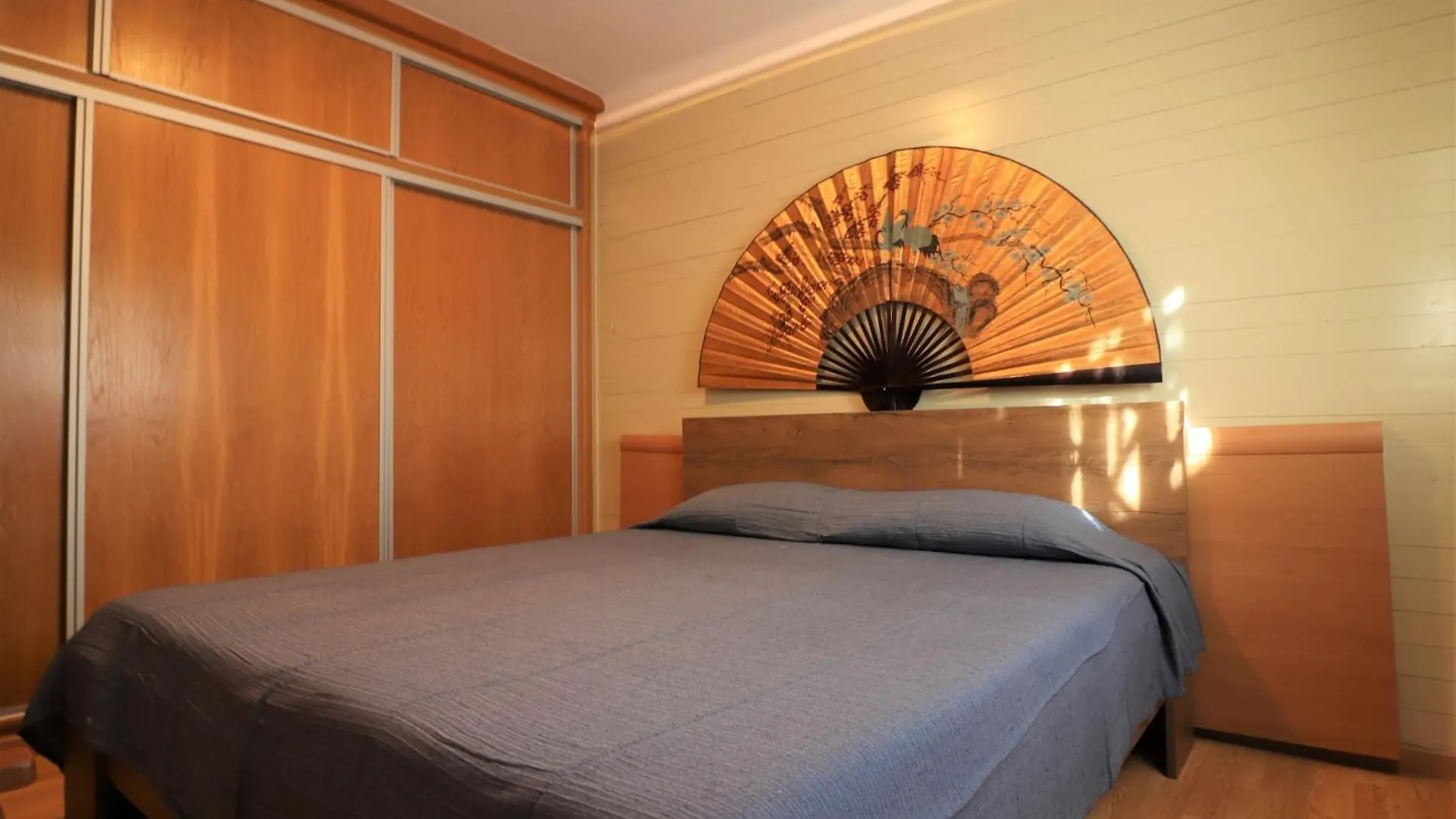 Apartment With Terrace Montjoi