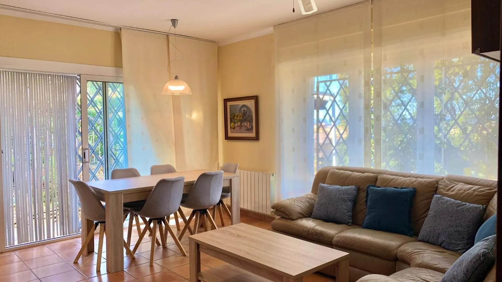Apartment With Terrace Montjoi 0*,  Espanha