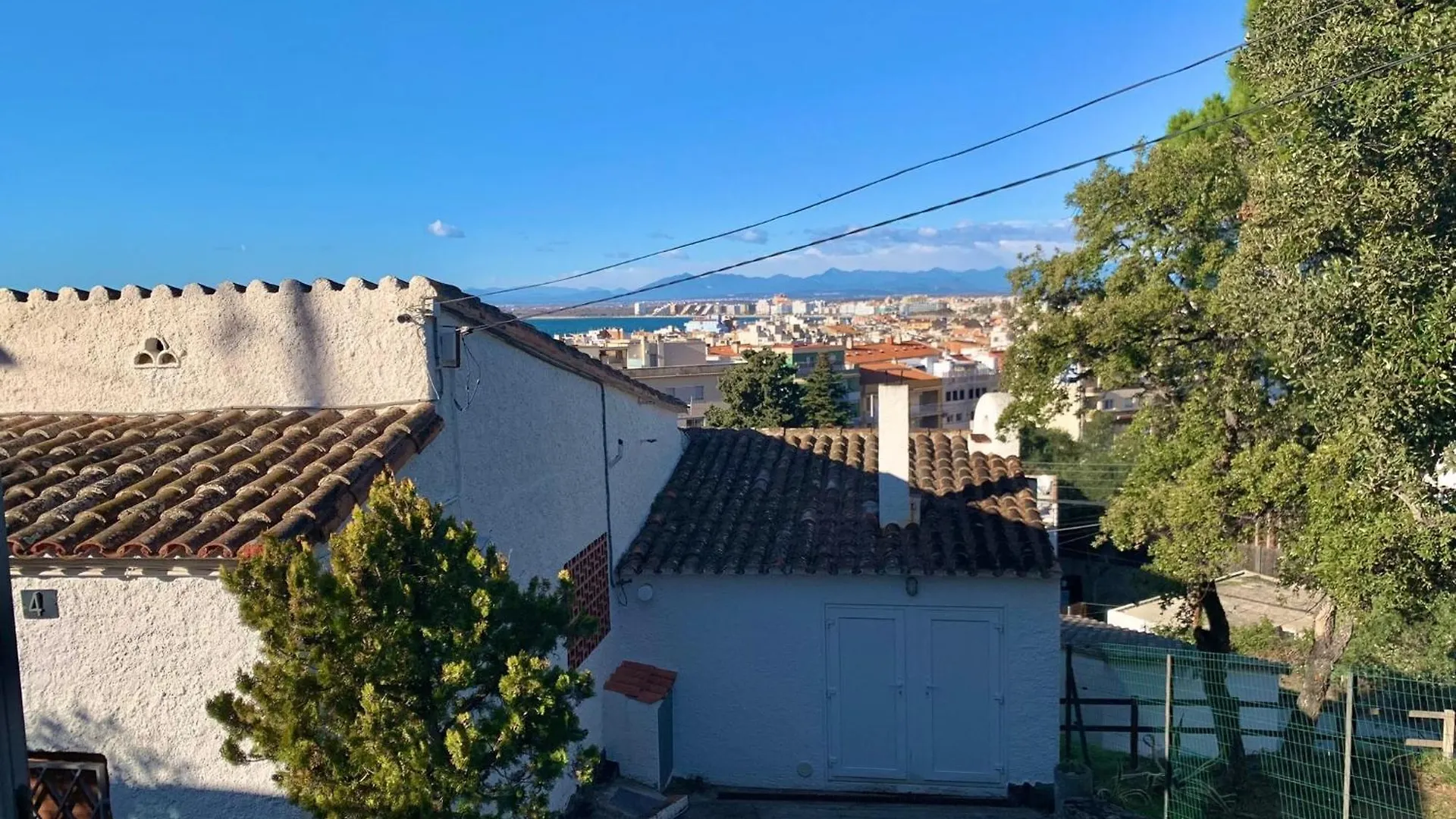 Casa de Férias Apartment With Terrace Montjoi